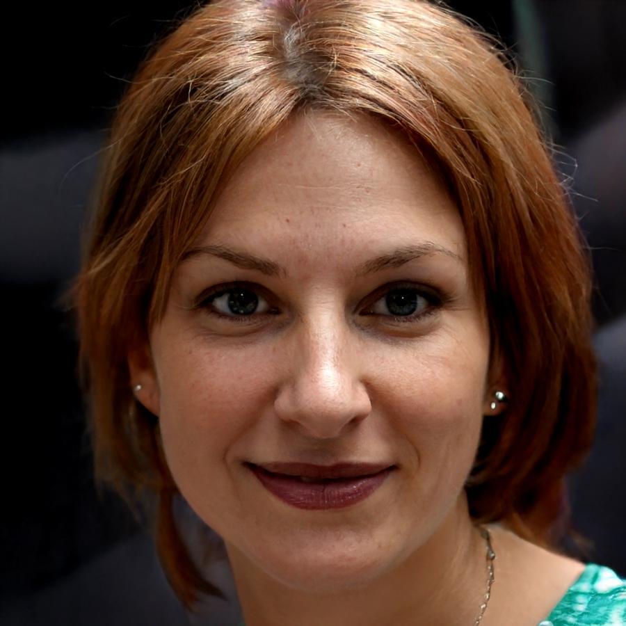Retrato profissional de consultora financeira